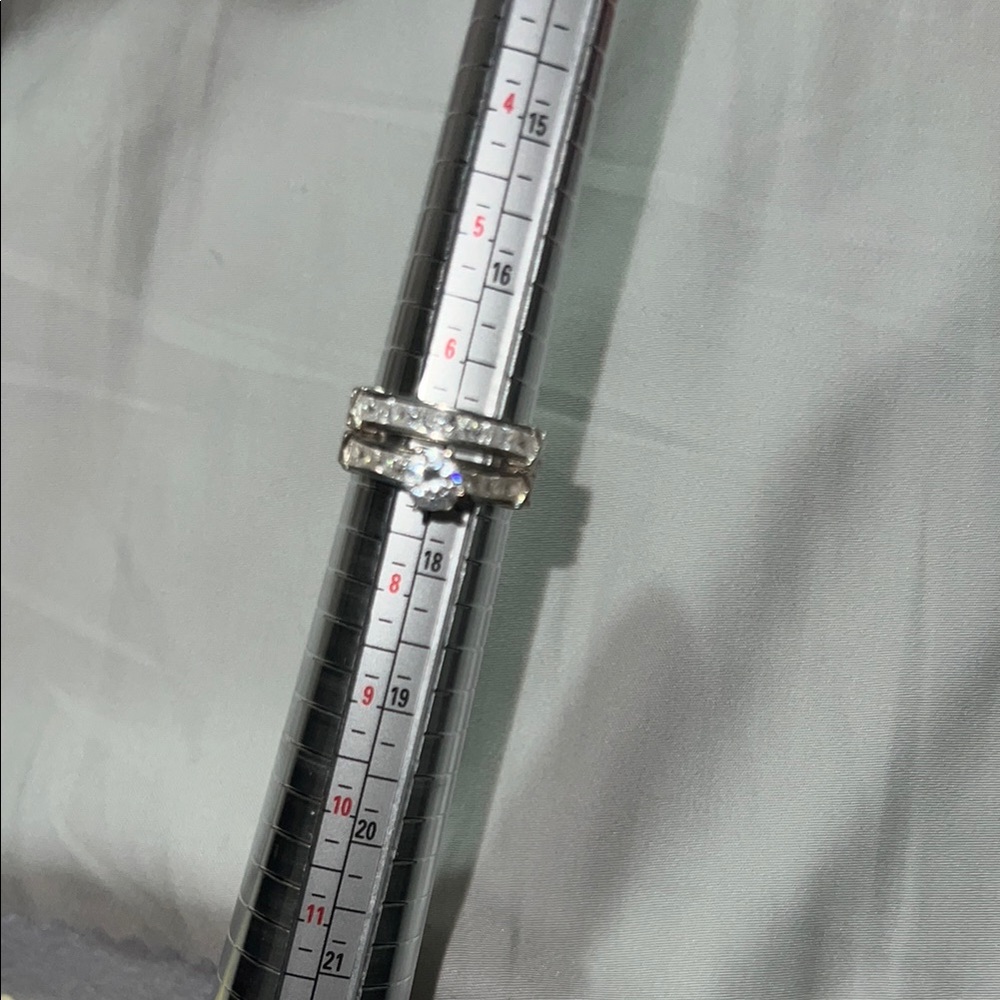 Elegant Silver Ring with Clear Stone